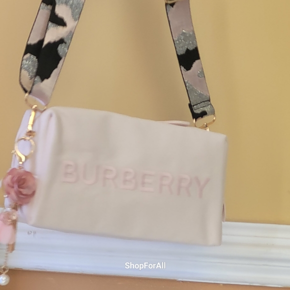 Burberry Pouch converted into to shoulder bag or cross body - Picture 4 of 16